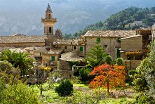 Mallorca Landschaft - Bergdorf